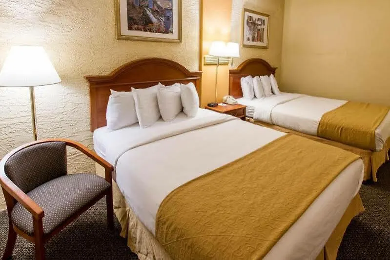 Quality Inn & Suites Goodyear - Phoenix West מלון