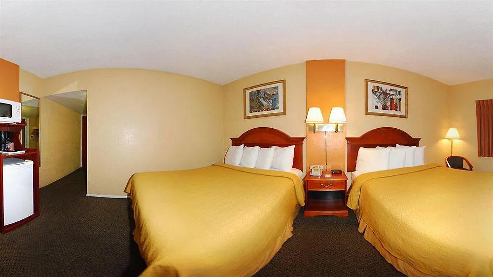 Quality Inn & Suites Goodyear - Phoenix West מלון