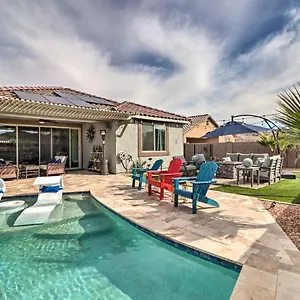 Stunning Vacation With Private Pool! Goodyear